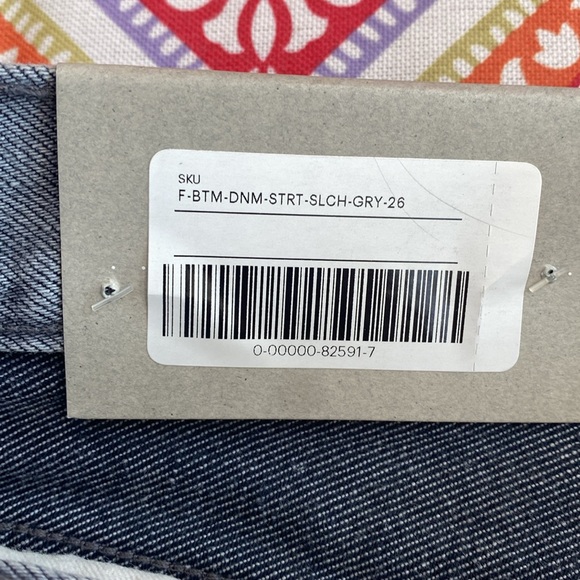 NWT Everlane The Relaxed Straight Jean. Size 26. Inseam 27.5” - Picture 3 of 5